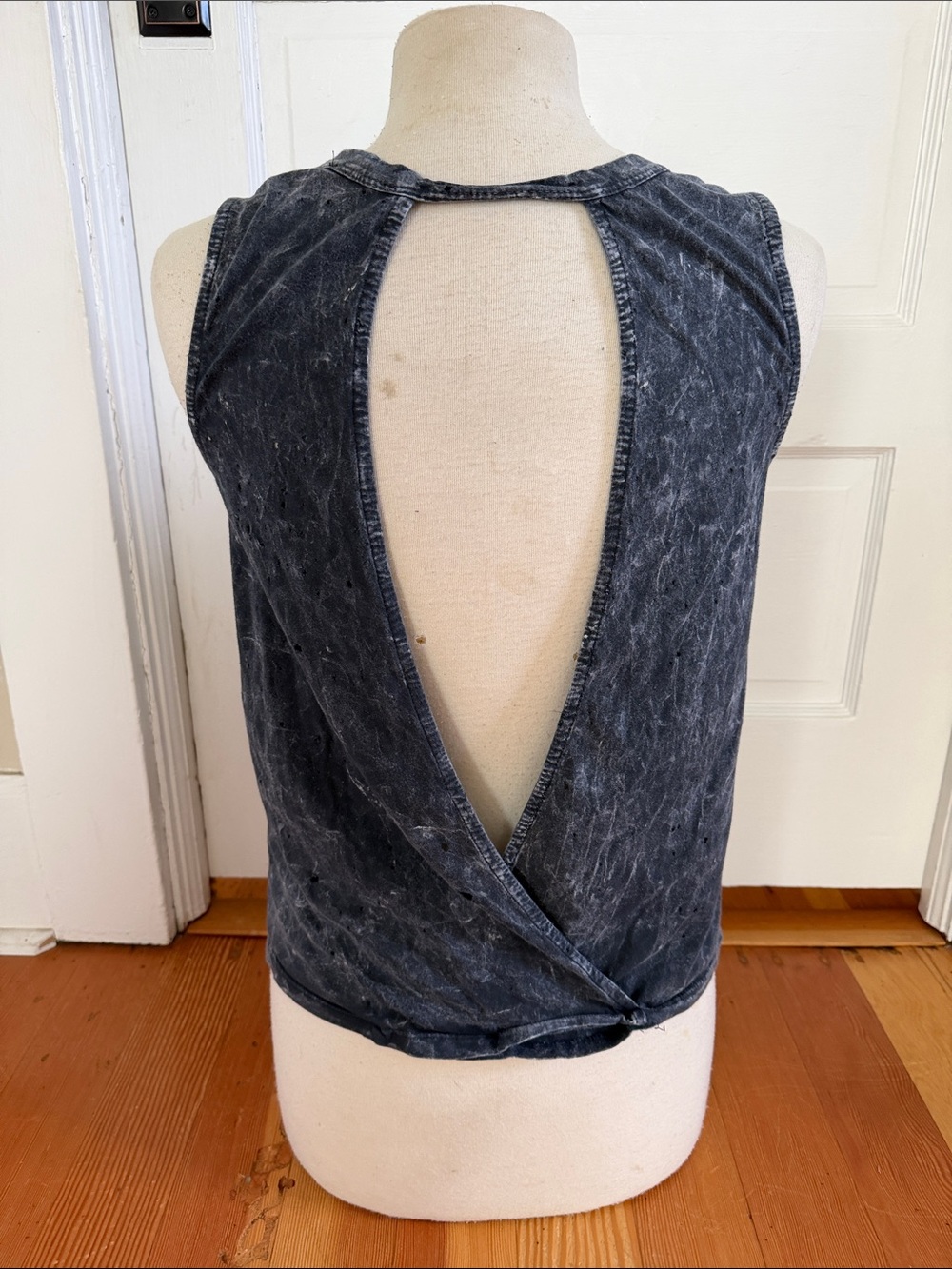 Black Moon Sleeveless Lotus Print Open Back Top Medium - Picture 4 of 5